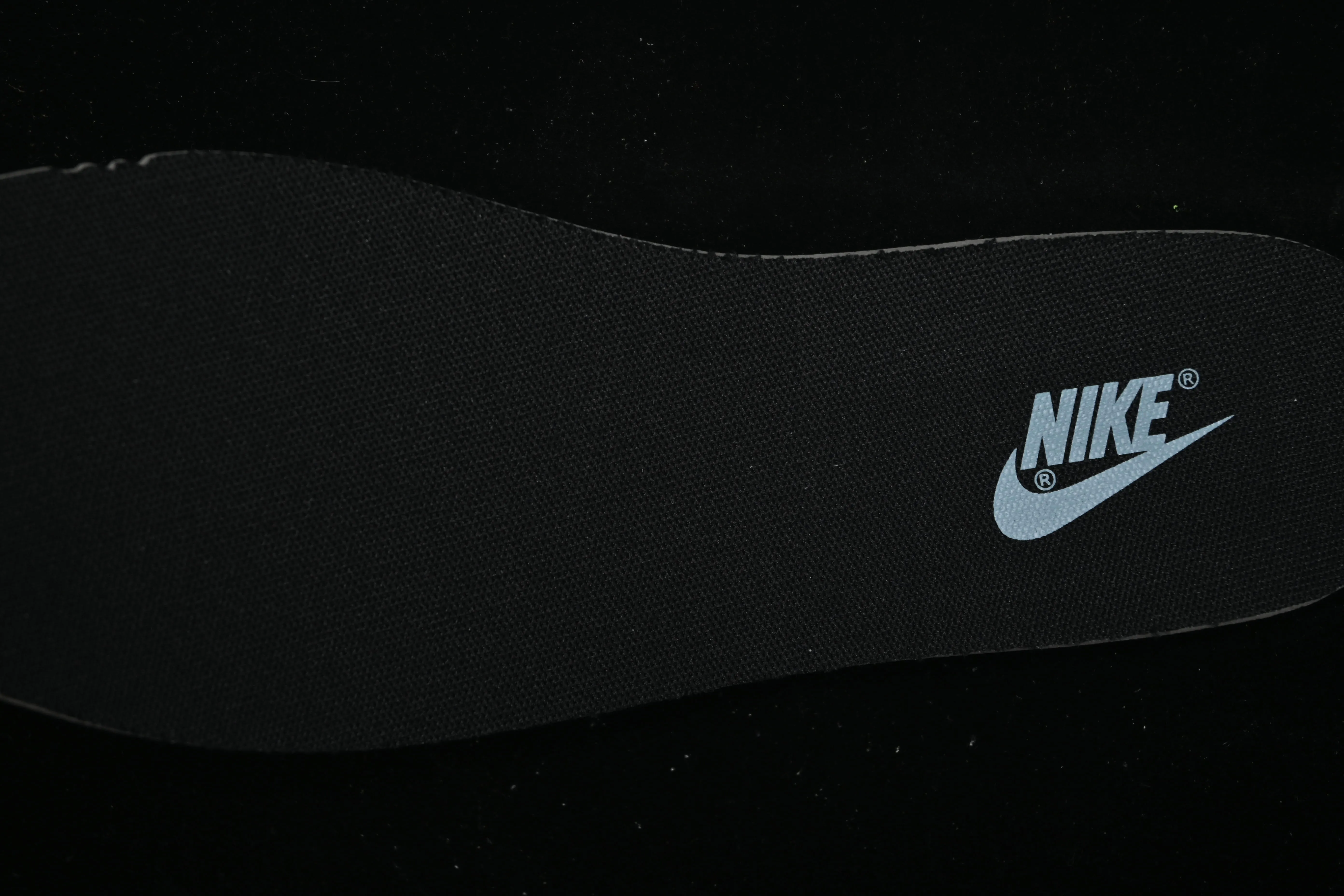All Categories Nk SB Dunk Series Nk SB Dunk Low Low-top sneakers Nike SB Dunk Low White, black and gray color Low-top casual sneakers IB4620-141